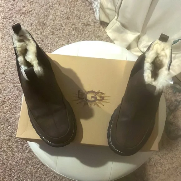 UGG Cove Ankle Boots - Picture 10 of 12
